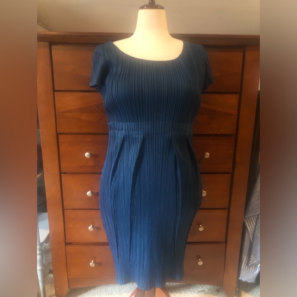 Blue Pleated Short-Sleeve Women's Dress
